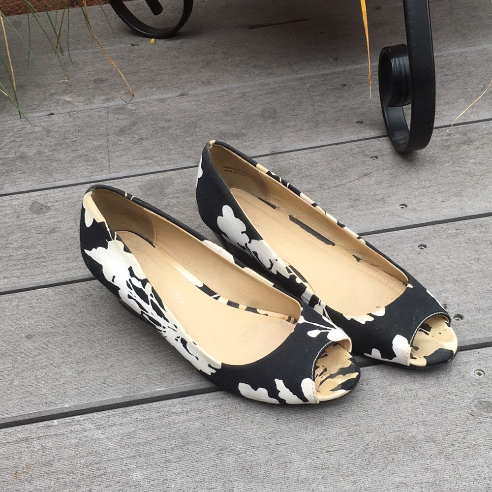 Chinese Laundry Black &White Floral Open Toe Heels